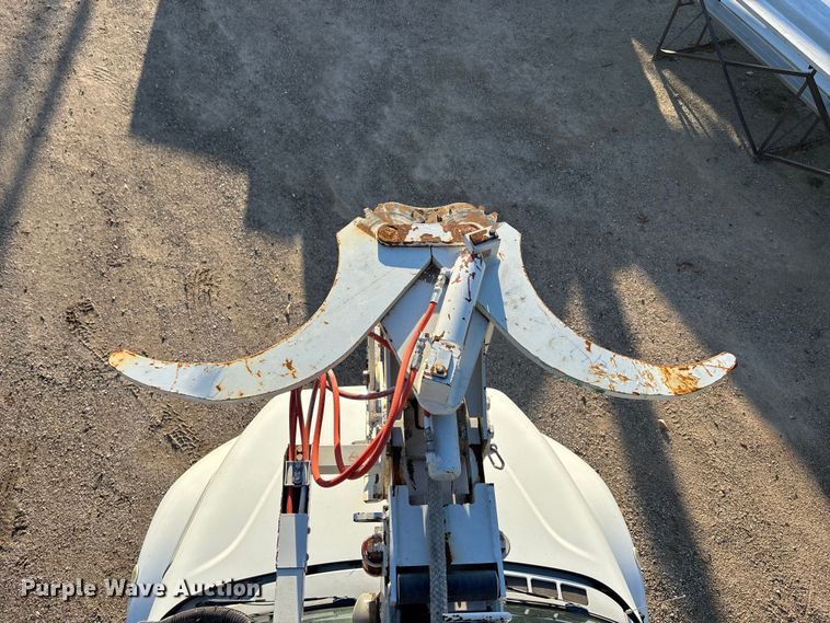 image for item EE4068 2003 Freightliner M2 digger derrick truck