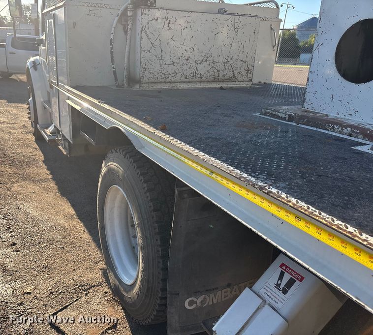 image for item EE4068 2003 Freightliner M2 digger derrick truck