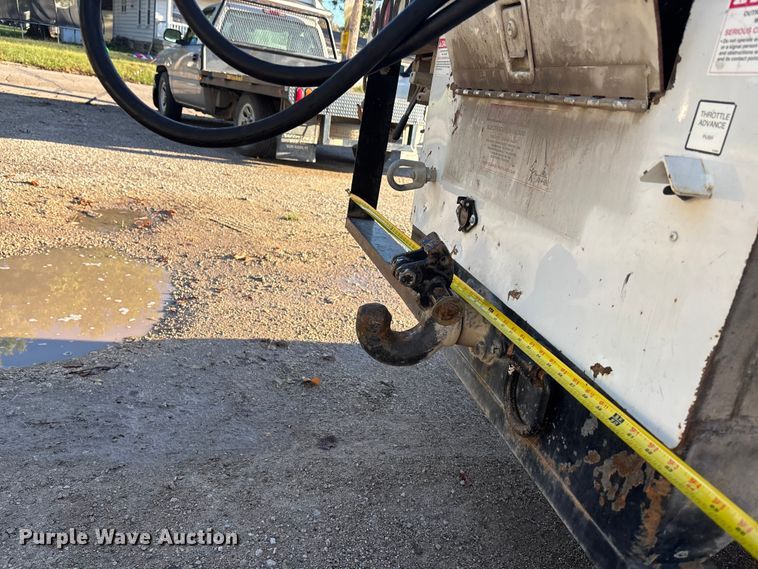 image for item EE4068 2003 Freightliner M2 digger derrick truck