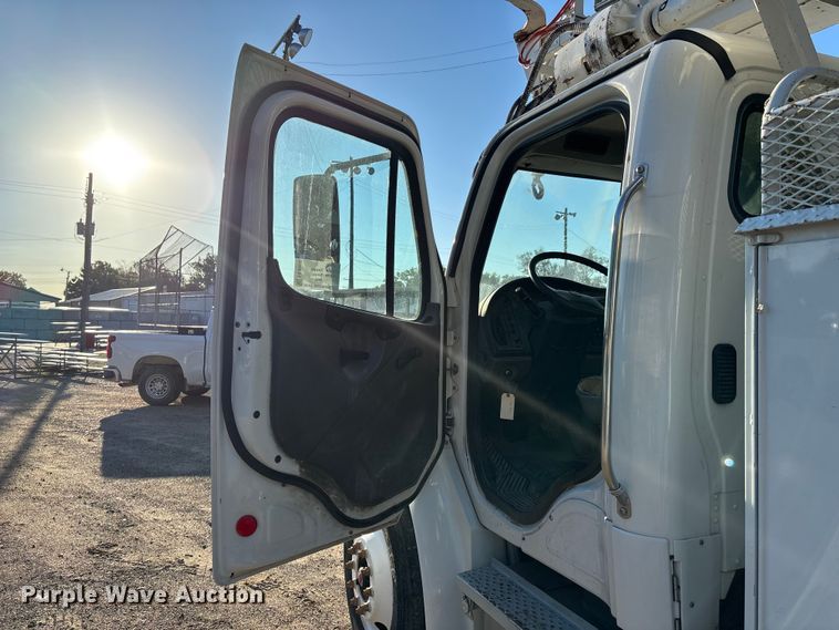 image for item EE4068 2003 Freightliner M2 digger derrick truck