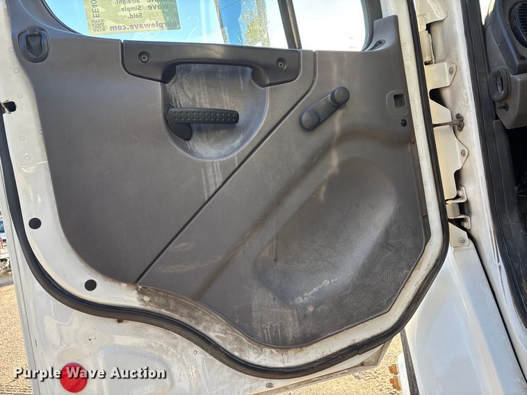 image for item EE4068 2003 Freightliner M2 digger derrick truck