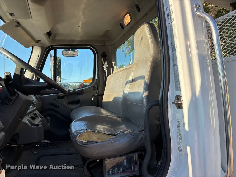 image for item EE4068 2003 Freightliner M2 digger derrick truck