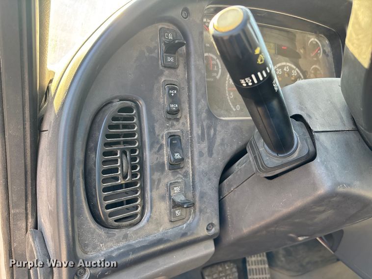 image for item EE4068 2003 Freightliner M2 digger derrick truck