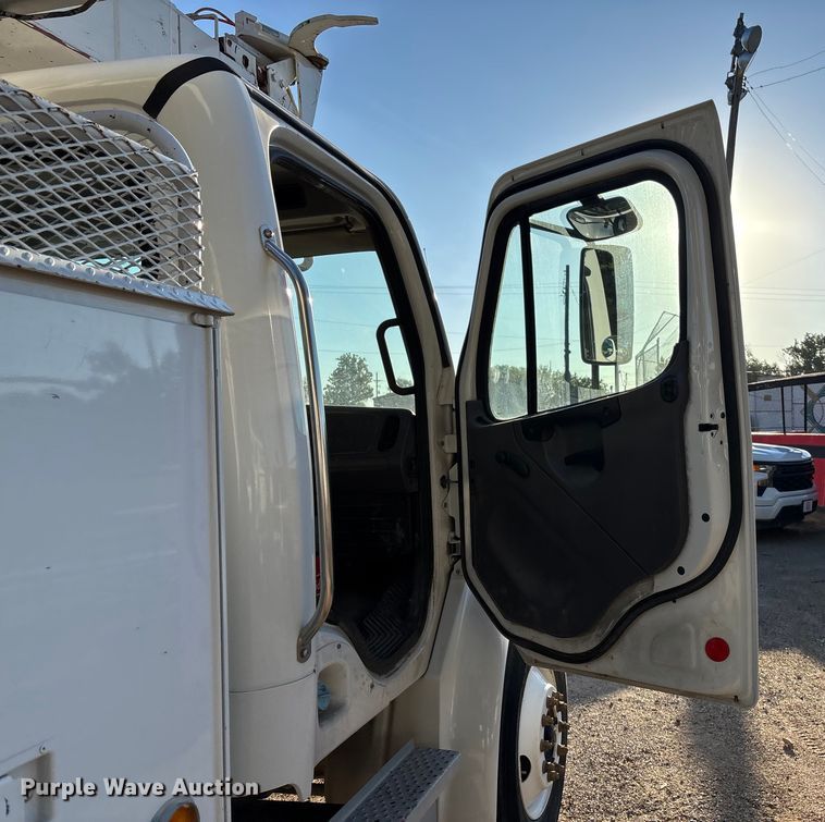 image for item EE4068 2003 Freightliner M2 digger derrick truck