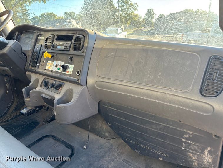 image for item EE4068 2003 Freightliner M2 digger derrick truck