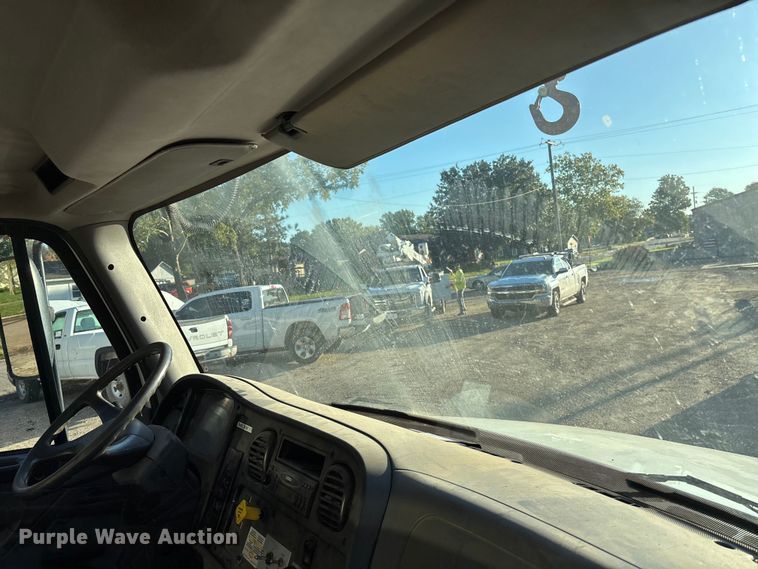 image for item EE4068 2003 Freightliner M2 digger derrick truck