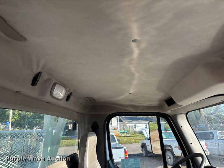 image for item EE4068 2003 Freightliner M2 digger derrick truck