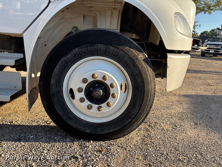 image for item EE4068 2003 Freightliner M2 digger derrick truck