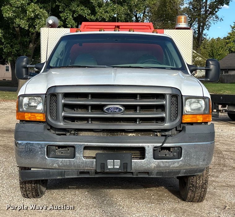 image for item EE4069 1999 Ford F550 Super Duty flatbed truck