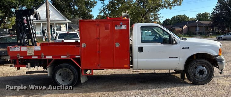 image for item EE4069 1999 Ford F550 Super Duty flatbed truck