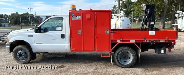 image for item EE4069 1999 Ford F550 Super Duty flatbed truck