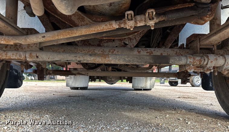 image for item EE4069 1999 Ford F550 Super Duty flatbed truck