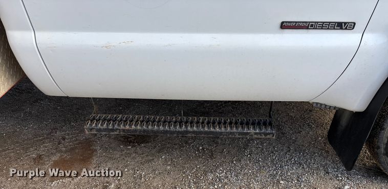 image for item EE4069 1999 Ford F550 Super Duty flatbed truck