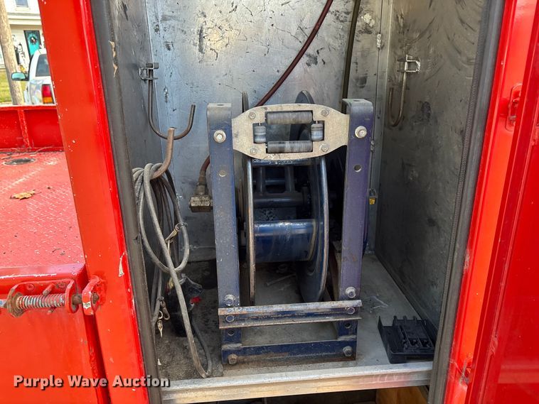 image for item EE4069 1999 Ford F550 Super Duty flatbed truck