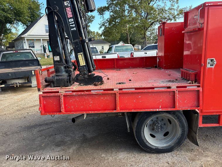 image for item EE4069 1999 Ford F550 Super Duty flatbed truck