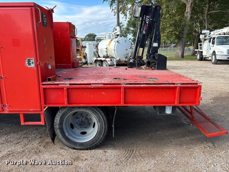 image for item EE4069 1999 Ford F550 Super Duty flatbed truck