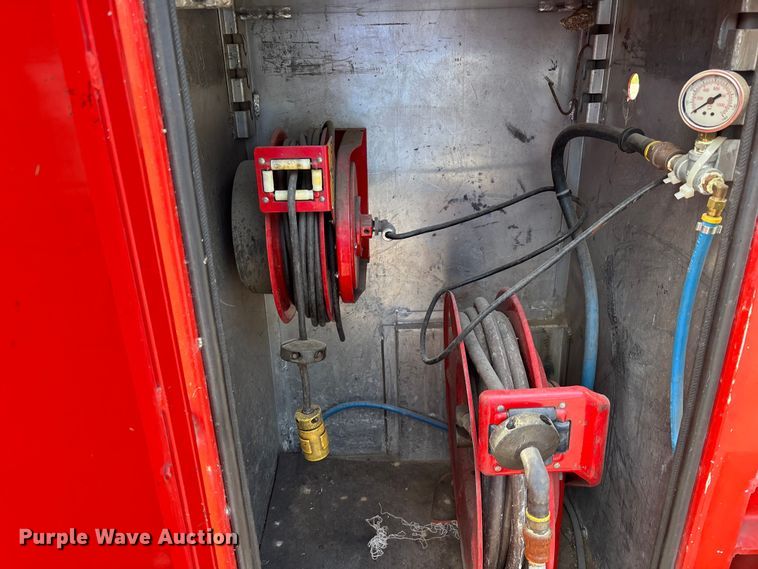 image for item EE4069 1999 Ford F550 Super Duty flatbed truck