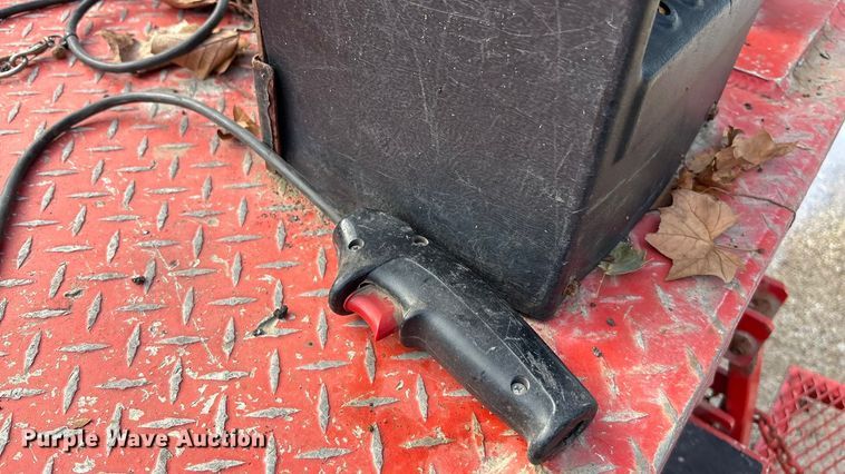 image for item EE4069 1999 Ford F550 Super Duty flatbed truck