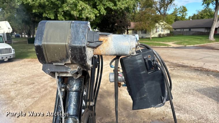 image for item EE4069 1999 Ford F550 Super Duty flatbed truck