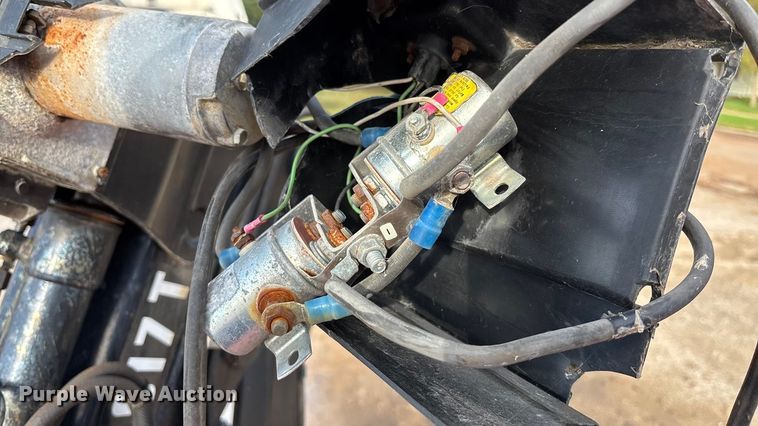 image for item EE4069 1999 Ford F550 Super Duty flatbed truck