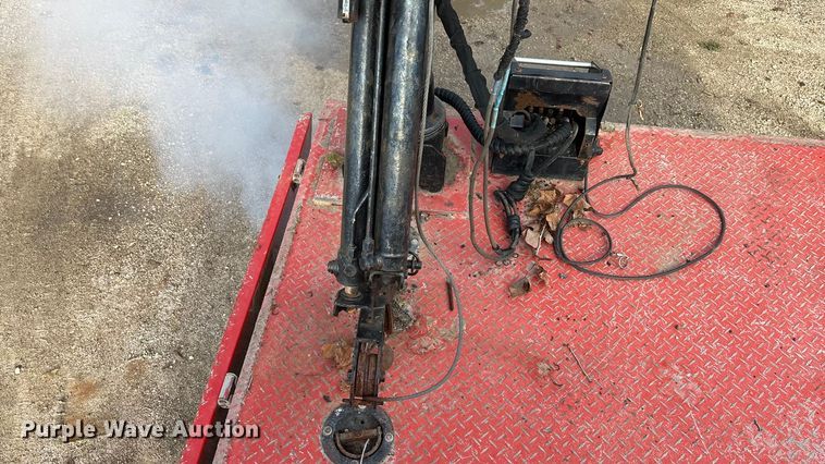 image for item EE4069 1999 Ford F550 Super Duty flatbed truck