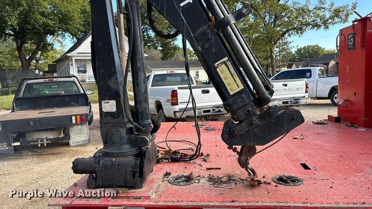 image for item EE4069 1999 Ford F550 Super Duty flatbed truck