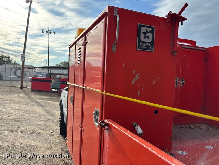 image for item EE4069 1999 Ford F550 Super Duty flatbed truck