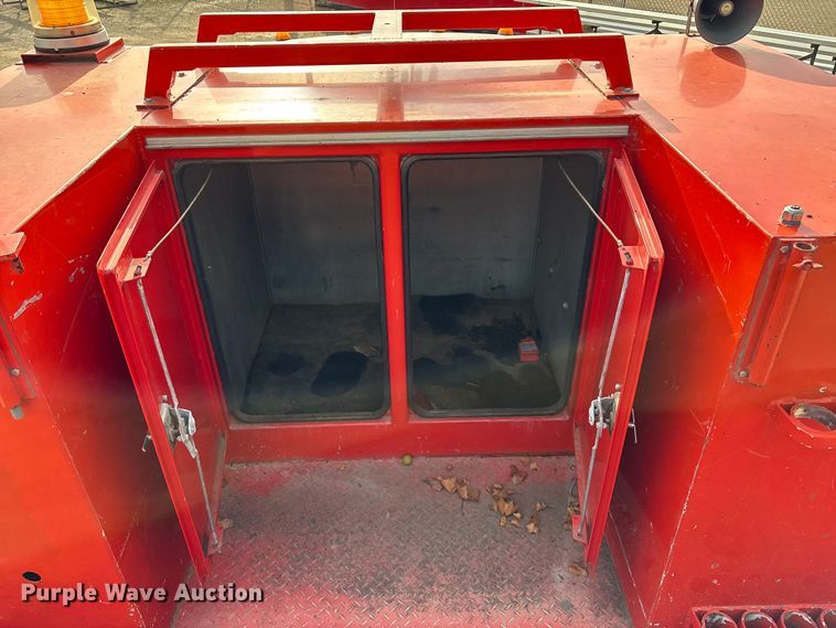 image for item EE4069 1999 Ford F550 Super Duty flatbed truck