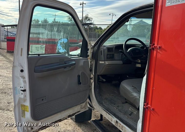 image for item EE4069 1999 Ford F550 Super Duty flatbed truck