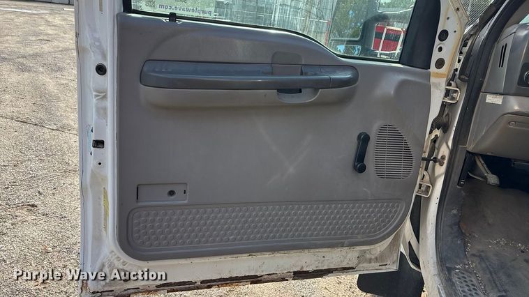 image for item EE4069 1999 Ford F550 Super Duty flatbed truck