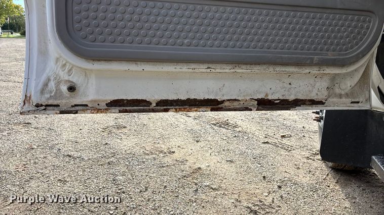 image for item EE4069 1999 Ford F550 Super Duty flatbed truck