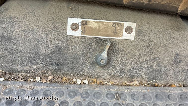 image for item EE4069 1999 Ford F550 Super Duty flatbed truck