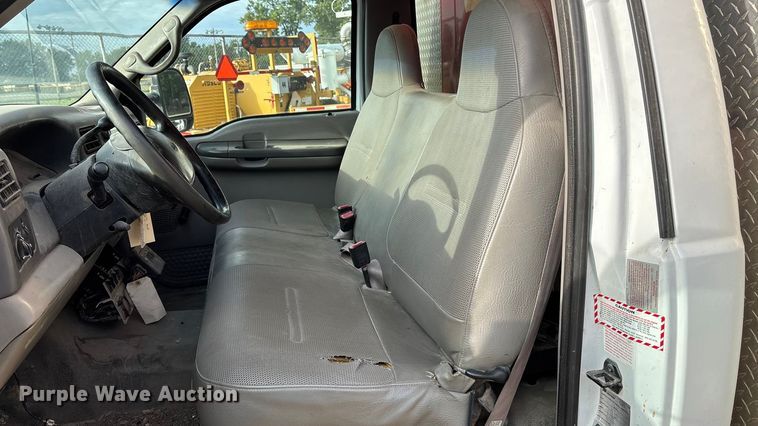 image for item EE4069 1999 Ford F550 Super Duty flatbed truck