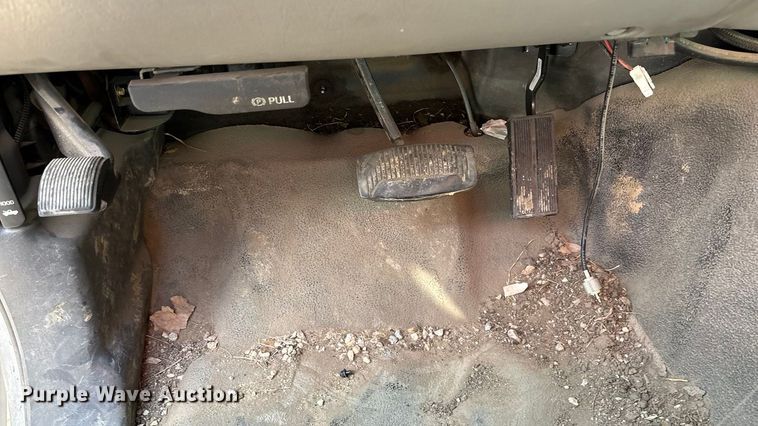 image for item EE4069 1999 Ford F550 Super Duty flatbed truck