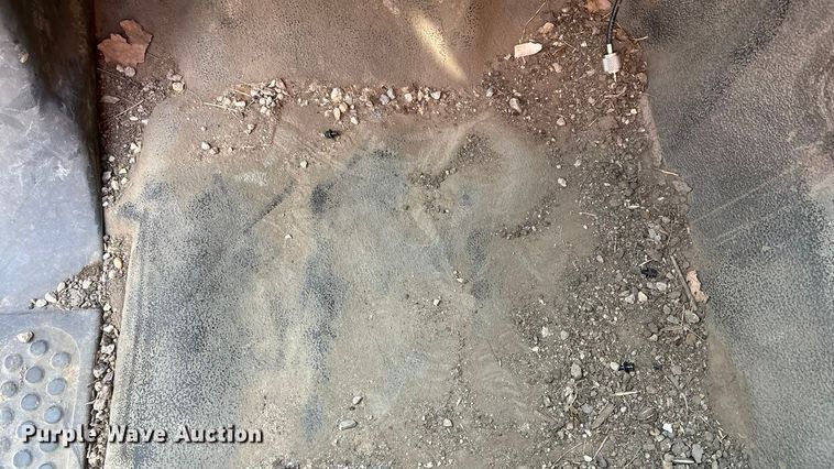 image for item EE4069 1999 Ford F550 Super Duty flatbed truck