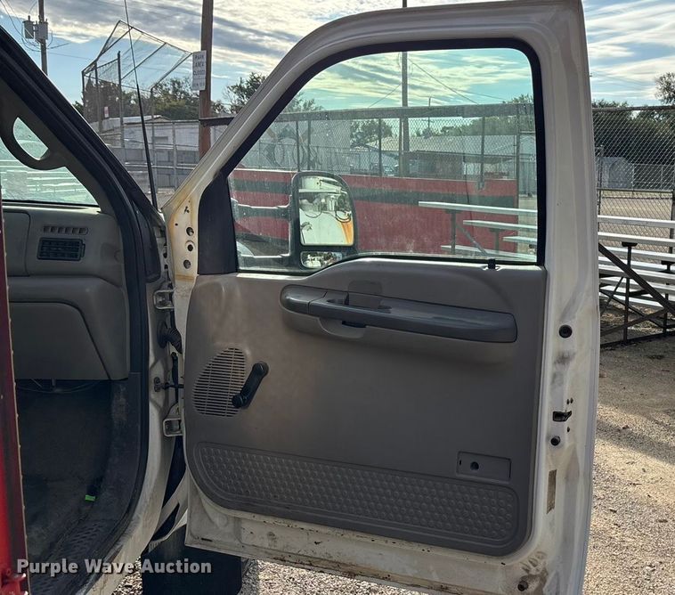 image for item EE4069 1999 Ford F550 Super Duty flatbed truck