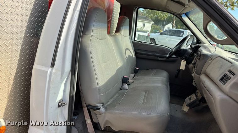 image for item EE4069 1999 Ford F550 Super Duty flatbed truck