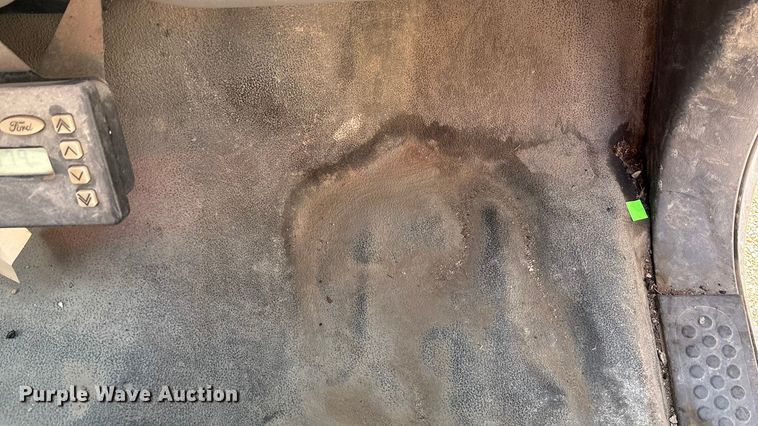 image for item EE4069 1999 Ford F550 Super Duty flatbed truck