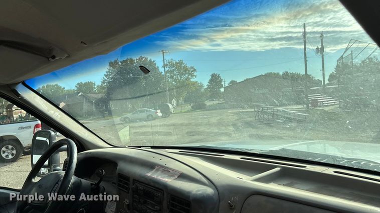 image for item EE4069 1999 Ford F550 Super Duty flatbed truck