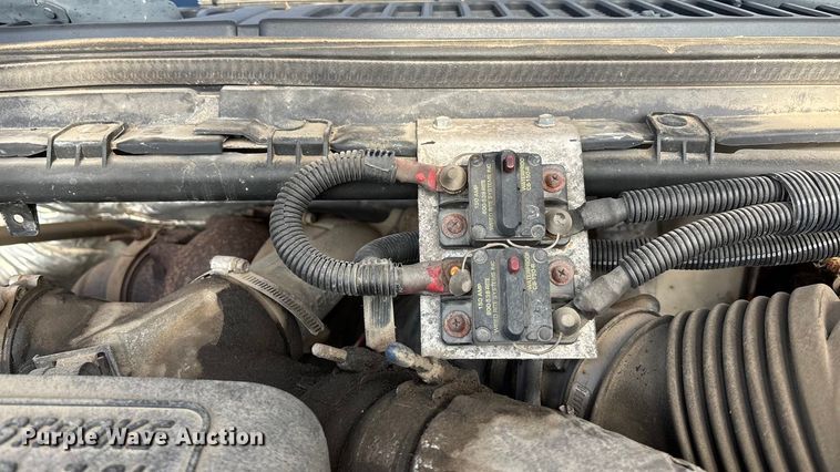 image for item EE4069 1999 Ford F550 Super Duty flatbed truck