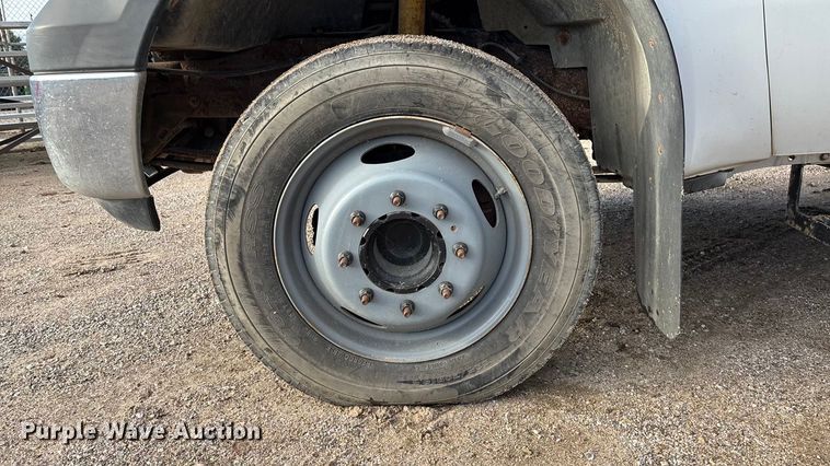 image for item EE4069 1999 Ford F550 Super Duty flatbed truck