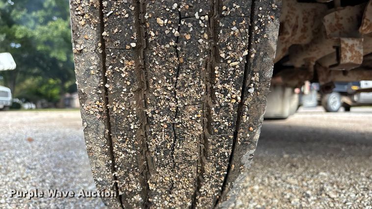 image for item EE4069 1999 Ford F550 Super Duty flatbed truck