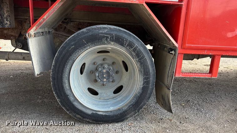 image for item EE4069 1999 Ford F550 Super Duty flatbed truck