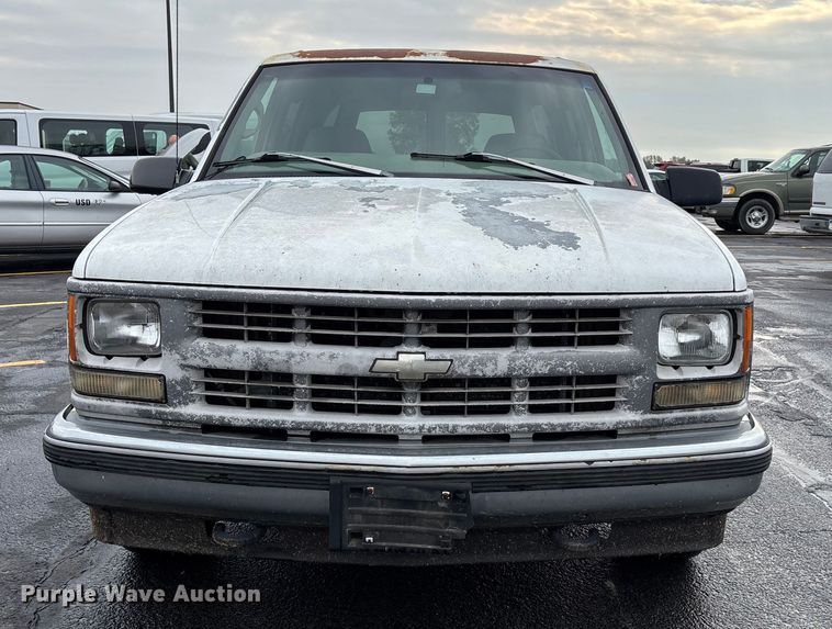 image for item EE4113 1999 Chevrolet Suburban C1500 SUV