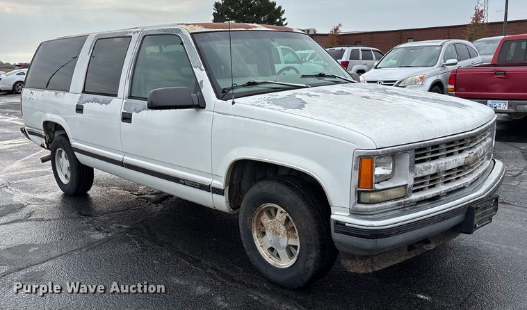 image for item EE4113 1999 Chevrolet Suburban C1500 SUV