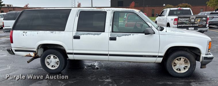 image for item EE4113 1999 Chevrolet Suburban C1500 SUV