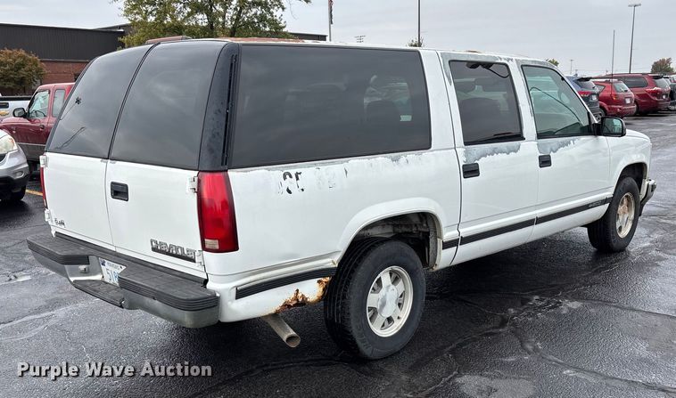 image for item EE4113 1999 Chevrolet Suburban C1500 SUV