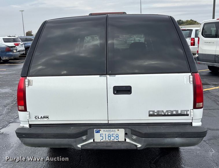 image for item EE4113 1999 Chevrolet Suburban C1500 SUV