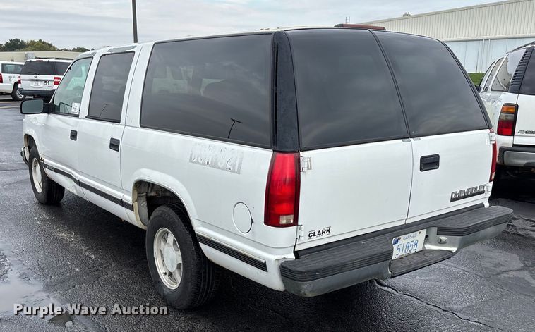 image for item EE4113 1999 Chevrolet Suburban C1500 SUV
