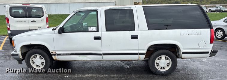 image for item EE4113 1999 Chevrolet Suburban C1500 SUV